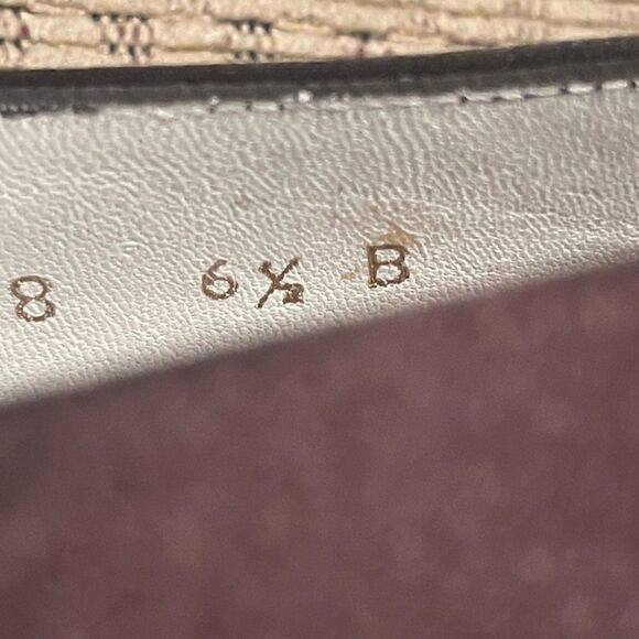 Stuart Weitzman Chocolate Brown Satin Classic Square Toe Heels Shoes Size 6.5 - Picture 9 of 10